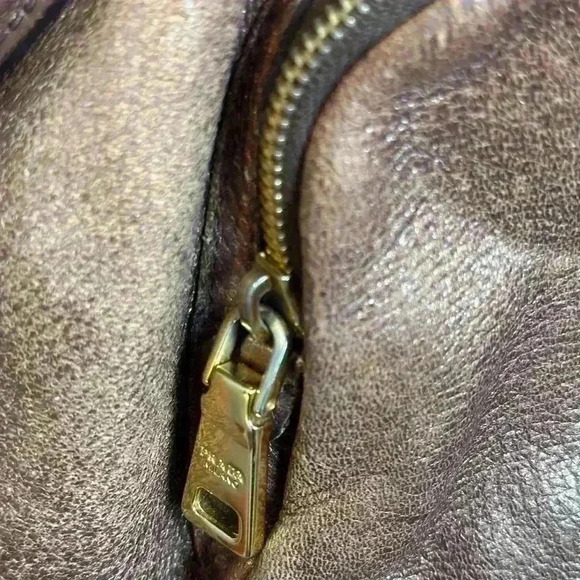 PRADA 🔥🔥Vintage Vitello Daino Shoulder Bag (Brown & Metallic Soft Leather) - Picture 6 of 16